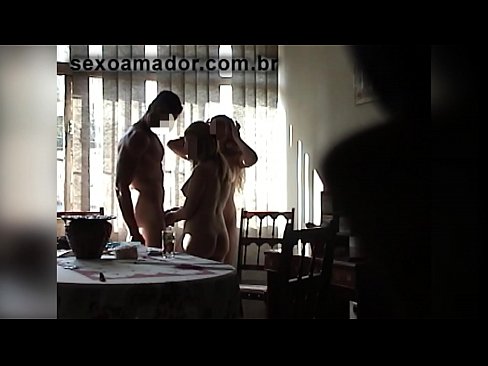 ❤️ Ang mga higala sa sekso nagdapit sa usa ka higante nga lalaki ug usa ka tulo nga kauban niya ❤️❌ Sex video sa amon