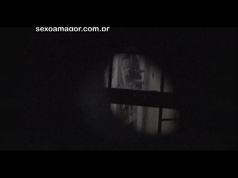 ❤️ Si Blondie sekretong nakuhaan og video sa usa ka voyeur sa kasilinganan nga gitago sa luyo sa mga haw-ang nga tisa ❤️❌ Sex video sa amon